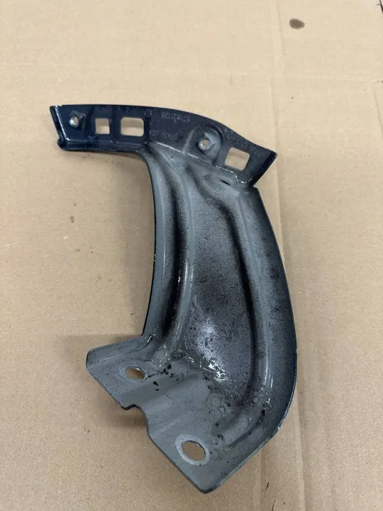 OEM 571821136 Etu-oikea lokasuoja kiinnike VW Tiguan image 2