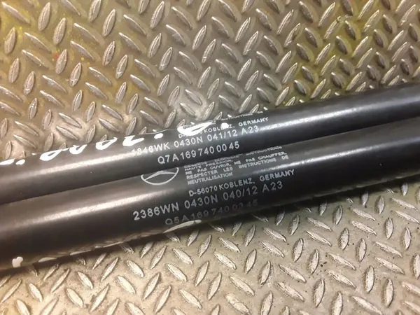 Mercedes-Benz A W169 Vänster Baklucka Dämpare OEM image 4