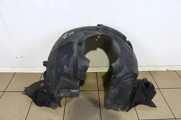 Mercedes W212 Etu oikea lokasuoja OEM 2126906930 image 2