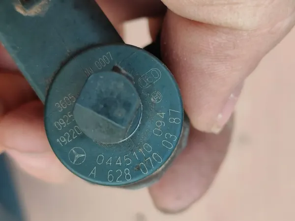 Insprutning MERCEDES-BENZ E (W211) 4.0L diesel A6280700387 image 2