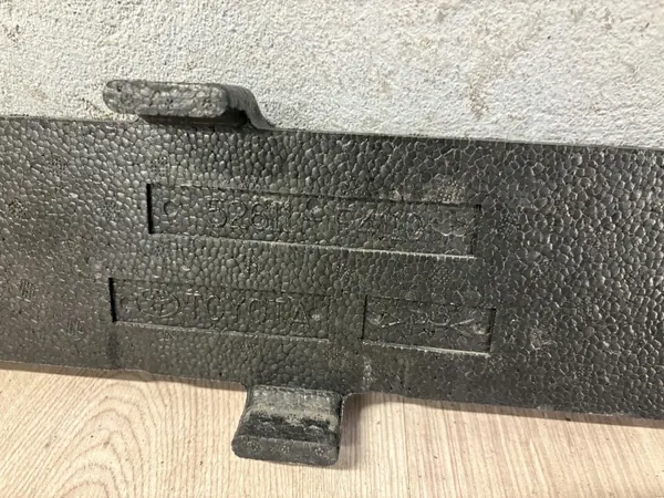 Toyota C-HR framstötskåda skum OEM 52611-F4110 image 10