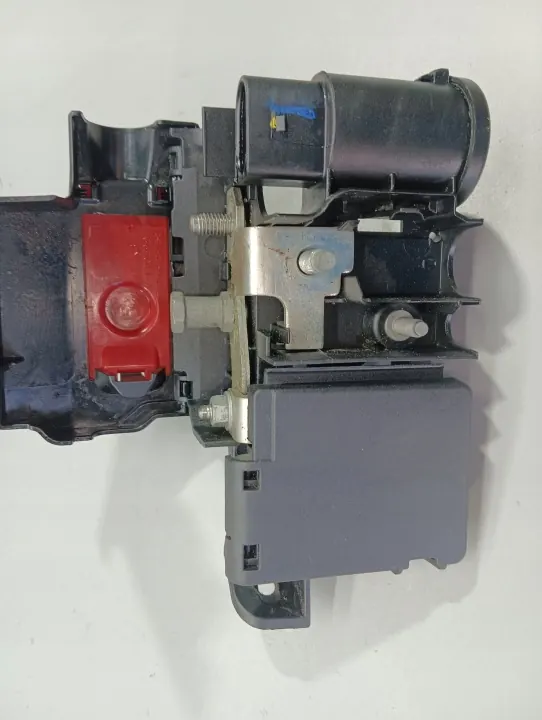 Audi A4 B9 Stromverteiler OEM 8W0941823 image 3