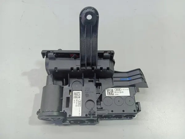 Audi A4 B9 Stromverteiler OEM 8W0941823 image 4