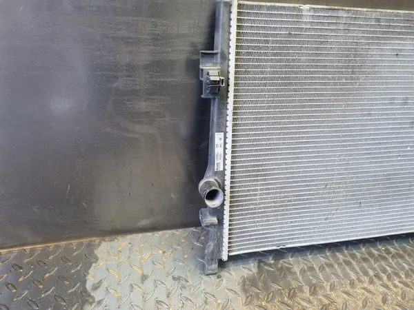 Radiador de agua Nissens Dodge Journey 2008; OEM NIS 61027 image 2