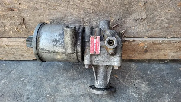Bomba de direção assistida Mercedes Benz W124 image 2