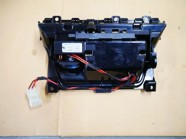 Cinzeiro Compartimento BMW F10 F11 OEM 9206663 image 4