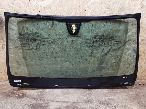 Finestrino Anteriore Mercedes W213 image 4