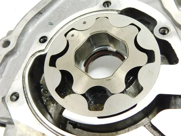Öljypumppu OEM 37018201 Opel Vectra C 1.9 CDTI:lle image 5