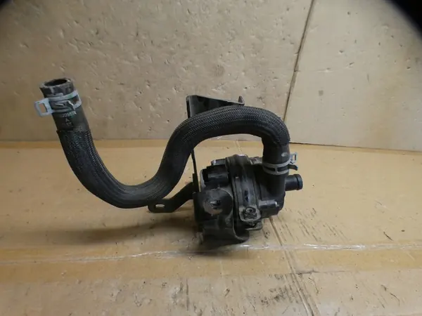 Renault Vattenpump 210106764R image 2