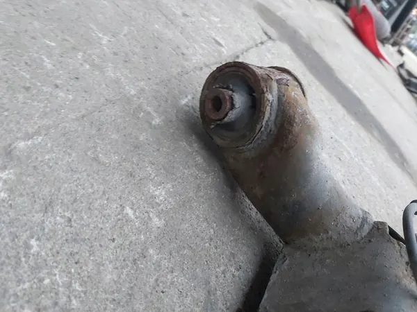 Toyota AYGO I 05-13 trave sospensione posteriore image 5