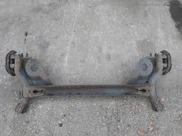 Toyota AYGO I 05-13 trave sospensione posteriore image 6