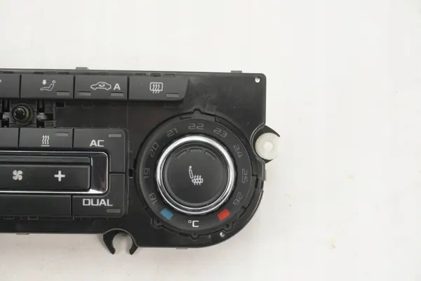 Ilmastointipaneeli OEM 3T0907044CA Skoda Octavia II:lle image 3