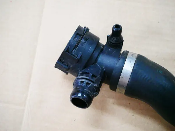 BMW F34 F20 F30 F36 F21 Vesijäähdytyslinja N47N 7811127 image 2