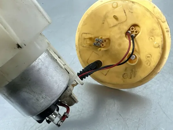 BMW F10 F11 F12 Brandstofpomp Diesel 7260648 image 6