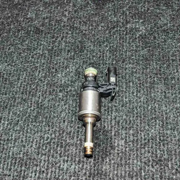 Set di iniettori VW Jetta MK6 1.4L OEM 04E906036E0261500248 image 2