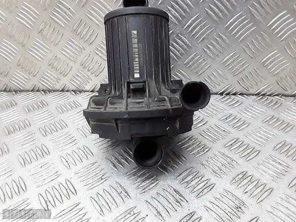 Pompe à air secondaire VW Golf 2005 72273803 image 4