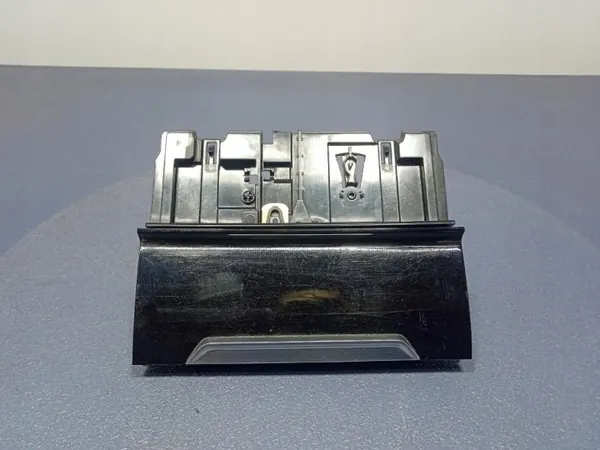 VW Passat B8 Asbak Compartiment OEM 3G1857962 image 2