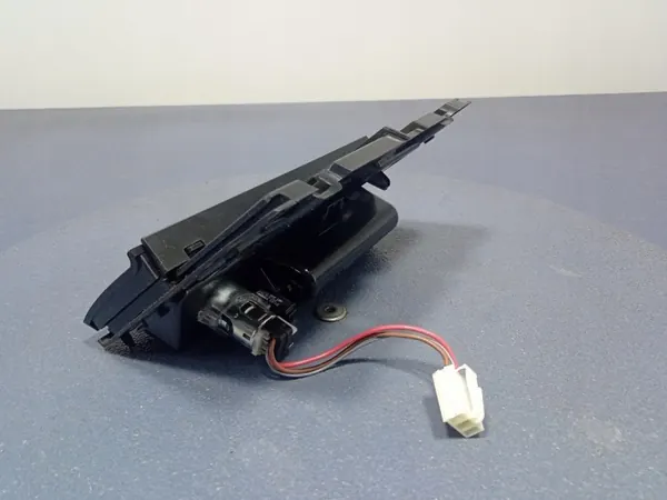 VW Passat B8 Asbak Compartiment OEM 3G1857962 image 3