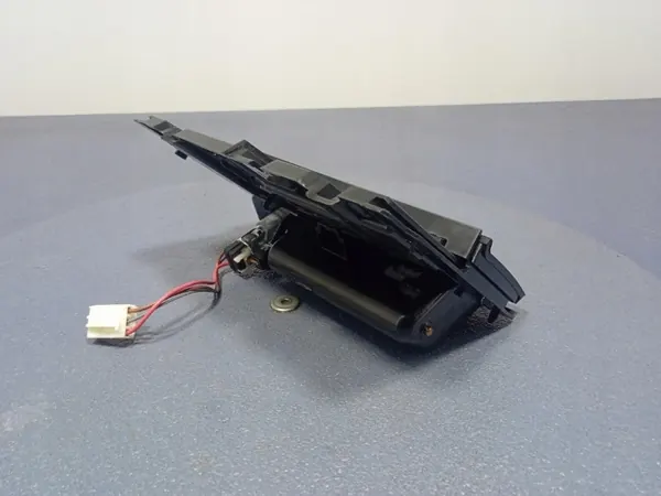 VW Passat B8 Asbak Compartiment OEM 3G1857962 image 5