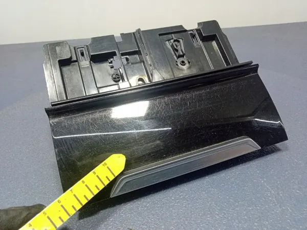 VW Passat B8 Asbak Compartiment OEM 3G1857962 image 7
