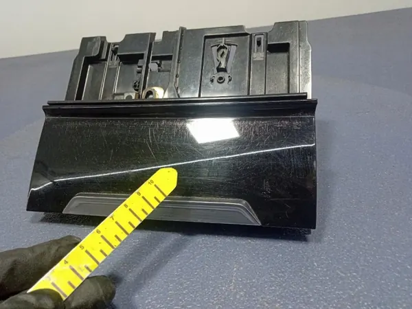 VW Passat B8 Asbak Compartiment OEM 3G1857962 image 8