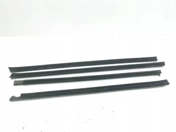 KIA Sportage 2017 Achterdeur glasrubber set OEM AMD153508 image 3