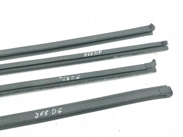 KIA Sportage 2017 Achterdeur glasrubber set OEM AMD153508 image 4