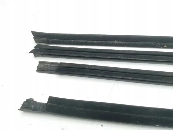 KIA Sportage 2017 Achterdeur glasrubber set OEM AMD153508 image 7