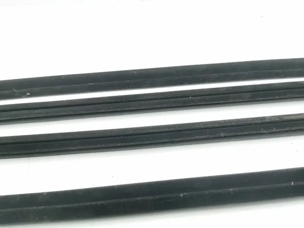KIA Sportage 2017 Achterdeur glasrubber set OEM AMD153508 image 8