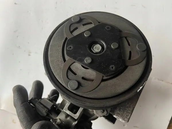 Compressore aria condizionata Subaru OE 73111SC020 image 6