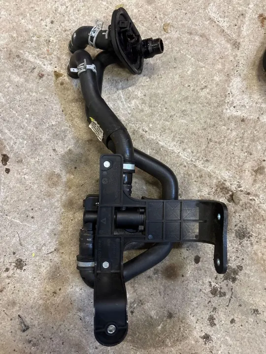 Porsche 95B819314 Värmaradiatorventil 3.6L bensin image 2