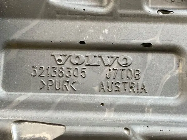 Volvo XC40 Motorabdeckung OEM 32138305 - Gebraucht image 7