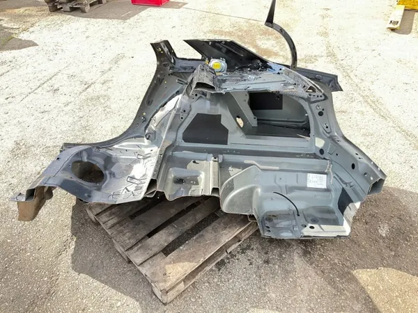 Painel traseiro Audi A4 B9 OEM MJA94252 image 3