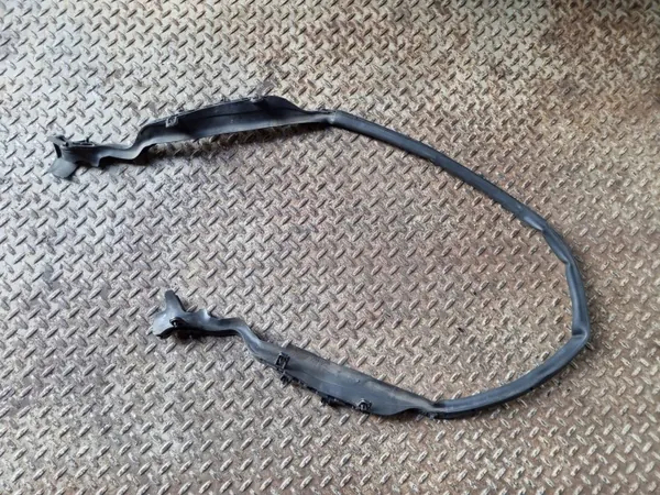 Junta do capô Jaguar XE OEM GX7316K816A - Usado image 2