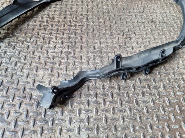 Junta do capô Jaguar XE OEM GX7316K816A - Usado image 3