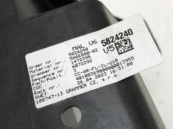BMW X1 U11 middenconsole armsteun OEM 5824240 image 9