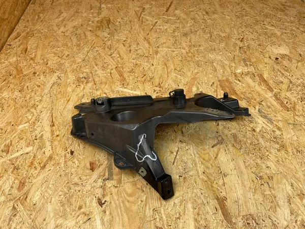 Fram höger skärm fäste Volvo S90 V90 image 4