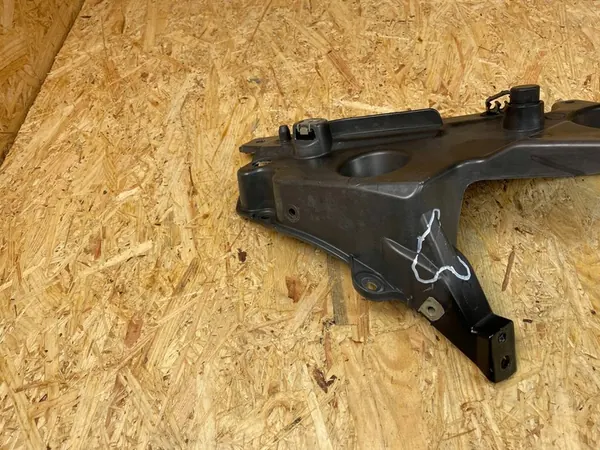 Fram höger skärm fäste Volvo S90 V90 image 5