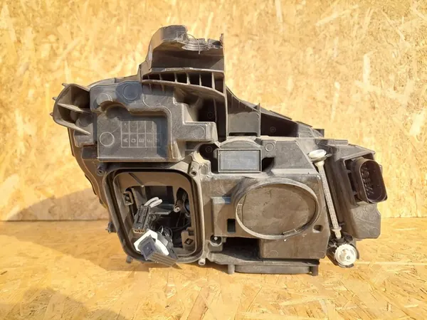 Mercedes-Benz E W213 2017 Rechter koplamp image 2