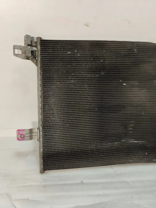 Condenseur AC d'occasion OEM 7E0820411G pour VW Transporter image 3