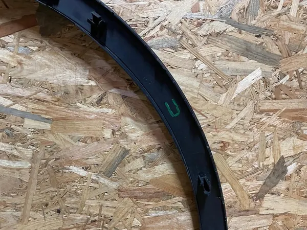 VW Tiguan II 17- Etuvasemman lokasuojan peite OEM image 6