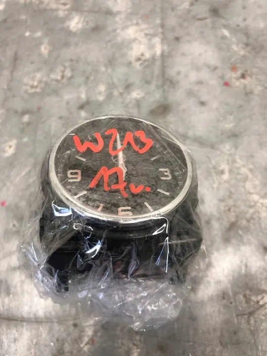 Begagnad Analog Klocka OEM A2138272000 för Mercedes W213 image 6