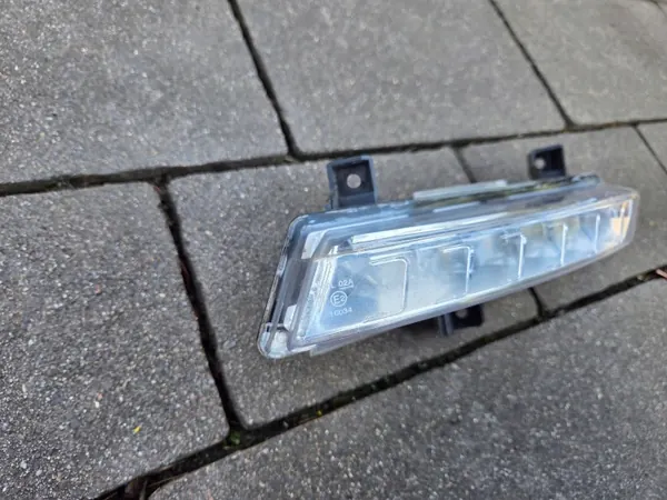 Renault Clio IV Lift LED DRL Esquerdo OEM 266051034R image 5