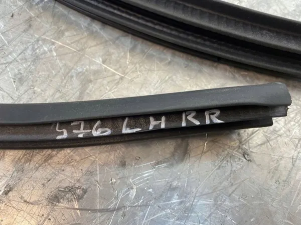 2024 Nissan X-Trail T33 Vedação da Porta Traseira FOB53692 image 3