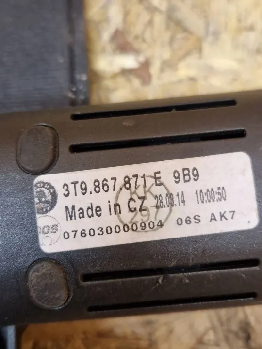 Rodillo de maletero usado OEM 3T9867871E para Skoda Superb II image 4