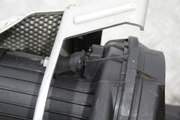 Bomba de aire OEM 4H0131837A para Audi - Usada image 5
