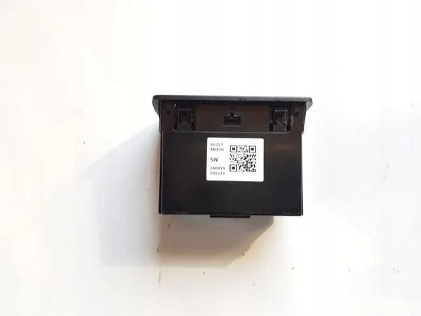 Subaru Ascent USB-Anschluss OEM 86257AN430 - Gebraucht image 3