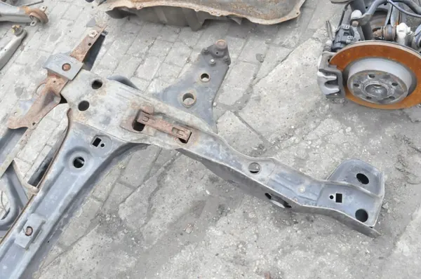 Traverse Mercedes Classe A W169 OEM A1696200687 image 3
