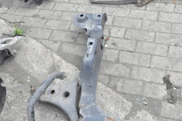 Traverse Mercedes Classe A W169 OEM A1696200687 image 6