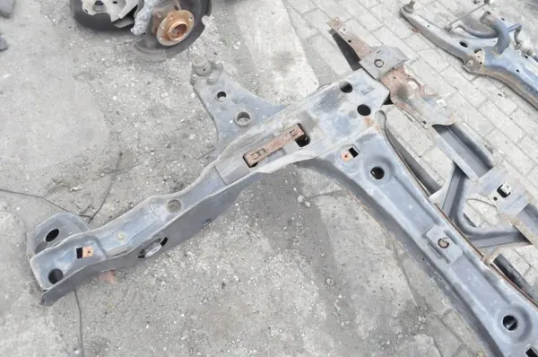 Traverse Mercedes Classe A W169 OEM A1696200687 image 9